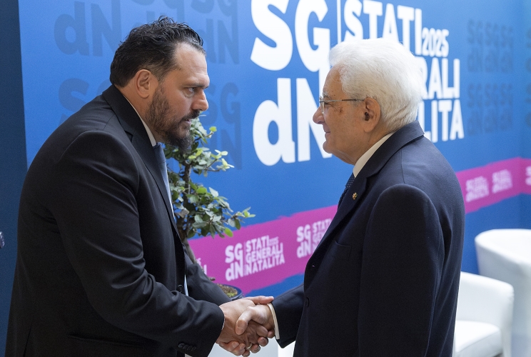 Il Presidente della Repubblica Sergio Mattarella, con Gianluigi De Palo, Presidente della Fondazione per la Natalità, in occasione della V Edizione degli Stati generali della Natalità.