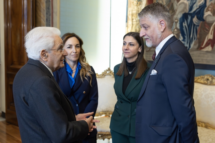 Il Presidente della Repubblica Sergio Mattarella con Maria Domenica Castellone, Vice Presidente del Senato della Repubblica, Anna Ascani, Vice Presidente della Camera dei deputati e Alessandro Giuli, Ministro della cultura, Rappresentante di Governo
