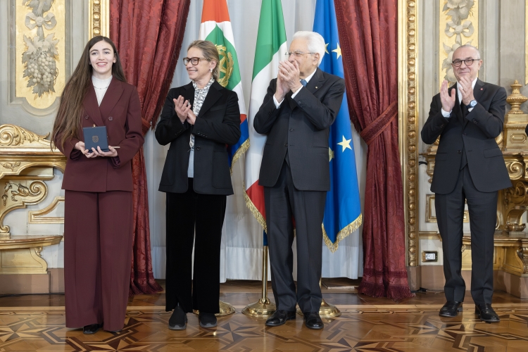 Il Presidente della Repubblica, Sergio Mattarella, consegna il Premio Borsa Sinopoli anno 2024 al Maestro Marta Pacifici
