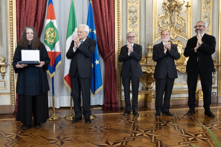 Il Presidente della Repubblica, Sergio Mattarella, consegna il Premio Accademia di San Luca anno 2024 al Maestro Grazia Toderi
