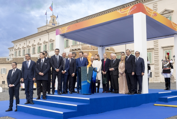 Il Presidente Sergio Mattarella al termine della cerimonia di inaugurazione del viaggio della Fiamma olimpica in occasione dei Giochi Olimpici invernali Milano-Cortina 2026