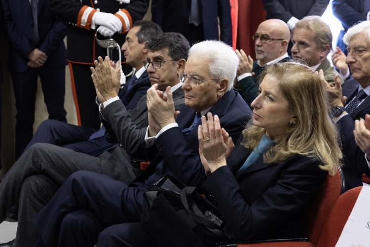 Il Presidente della Repubblica Sergio Mattarella in occasione dell'inaugurazione dell’opera d’arte “Benu”
