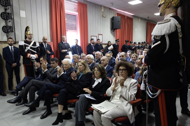 Il Presidente della Repubblica Sergio Mattarella in occasione dell'inaugurazione dell’opera d’arte “Benu”
