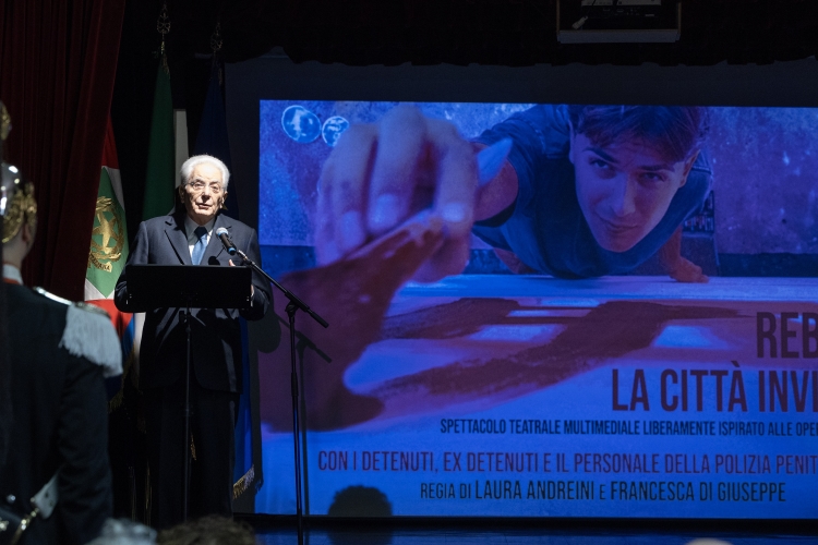 Il Presidente della Repubblica Sergio Mattarella in occasione dell'inaugurazione dell’opera d’arte “Benu”
