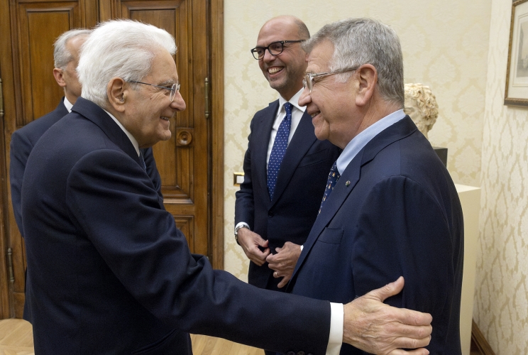 Il Presidente Sergio Mattarella con Angelino Alfano, Presidente della Fondazione De Gasperi e Giuseppe Tognon, Presidente della Fondazione trentina Alcide De Gasperi, in occasione della cerimonia di intitolazione alla memoria di De Gasperi della Sala del Consiglio del Palazzo del Viminale