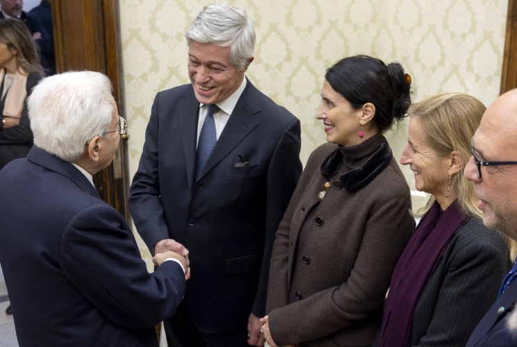 Il Presidente Sergio Mattarella con i familiari De Gasperi, Ministro dell’Interno, in occasione della cerimonia di intitolazione alla memoria di De Gasperi della Sala del Consiglio del Palazzo del Viminale