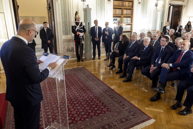 Il Presidente Sergio Mattarella nel corso della cerimonia di intitolazione alla memoria di De Gasperi della Sala del Consiglio del Palazzo del Viminale