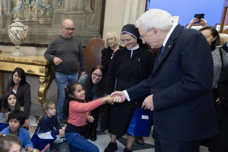 Il Presidente Sergio Mattarella in occasione dell'incontro con i bambini delle case famiglia

