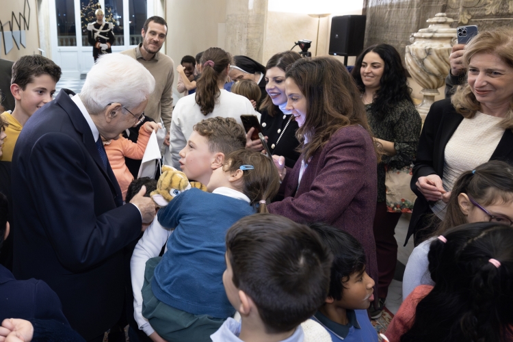 Il Presidente Sergio Mattarella in occasione dell'incontro con i bambini delle case famiglia
