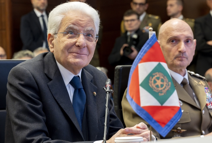 Il Presidente Sergio Mattarella alla sede del Comando Operativo di Vertice Interforze in occasione del collegamento in videoconferenza per rivolgere gli auguri ai contingenti militari italiani impegnati nei teatri di operazioni internazionali