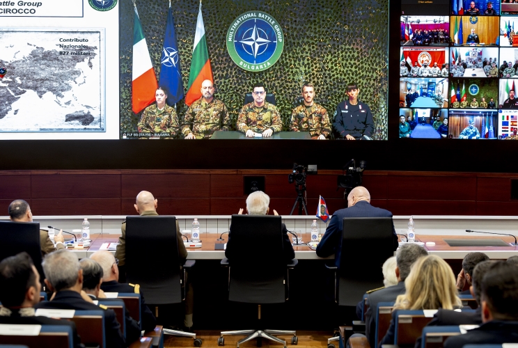 Il Presidente Sergio Mattarella alla sede del Comando Operativo di Vertice Interforze in occasione del collegamento in videoconferenza per rivolgere gli auguri ai contingenti militari italiani impegnati nei teatri di operazioni internazionali