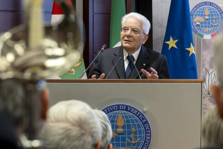 Il Presidente Sergio Mattarella alla sede del Comando Operativo di Vertice Interforze in occasione del collegamento in videoconferenza per rivolgere gli auguri ai contingenti militari italiani impegnati nei teatri di operazioni internazionali