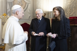 Il Presidente della Repubblica Sergio Mattarella e la Sig.ra Laura con Papa Leone XIV, in occasione del Rito di chiusura della Porta Santa e alla Santa Messa nella Solennità dell’Epifania del Signore
