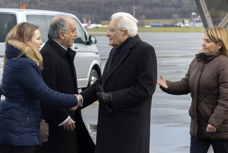 Il Presidente della Repubblica Sergio Mattarella al suo arrivo all'aeroporto di  Zurigo, in occasione della cerimonia in memoria delle vittime dell'incendio di Crans-Montana