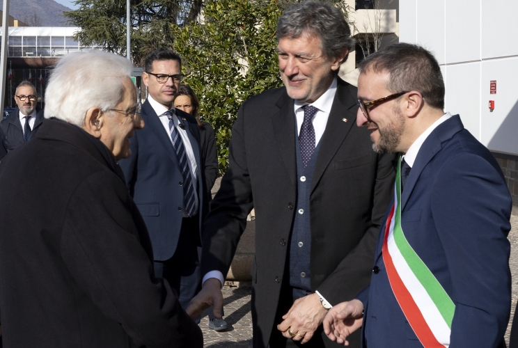 Il Presidente della Repubblica Sergio Mattarella accolto da Marco Marsilio, Presidente della Regione Abruzzo e Pierluigi Biondi, Sindaco dell’Aquila, in occasione della cerimonia d’inaugurazione di L’Aquila capitale italiana della cultura 2026