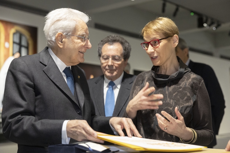 Il Presidente della Repubblica Sergio Mattarella con Franca Maino, Presidente Fondazione Ufficio Pio, in occasione della cerimonia per il 430° anniversario della Fondazione Ufficio Pio e della Compagnia di San Paolo 
(foto di Francesco Ammendola - Ufficio per la Stampa e la Comunicazione della Presidenza della Repubblica)