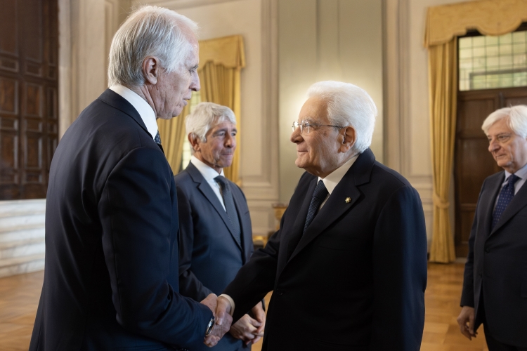 Il Presidente Mattarella saluta Giovanni Malagò Presidente della Fondazione Milano-Cortina 2026
