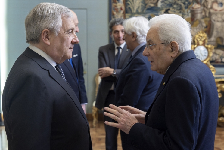 Il Presidente Sergio Mattarella con Antonio Tajani, Vice Presidente del Consiglio dei Ministri – Ministro degli Affari Esteri e della Cooperazione Internazionale, in occasione dell'incontro con i vincitori del concorso per Segretari di Legazione – Corso “Boris Biancheri Chiappori”