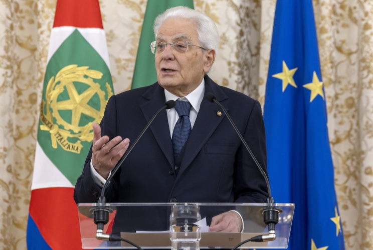 Il Presidente Sergio Mattarella rivolge il suo indirizzo di saluto in occasione dell'incontro con i vincitori del concorso per Segretari di Legazione – Corso “Boris Biancheri Chiappori”