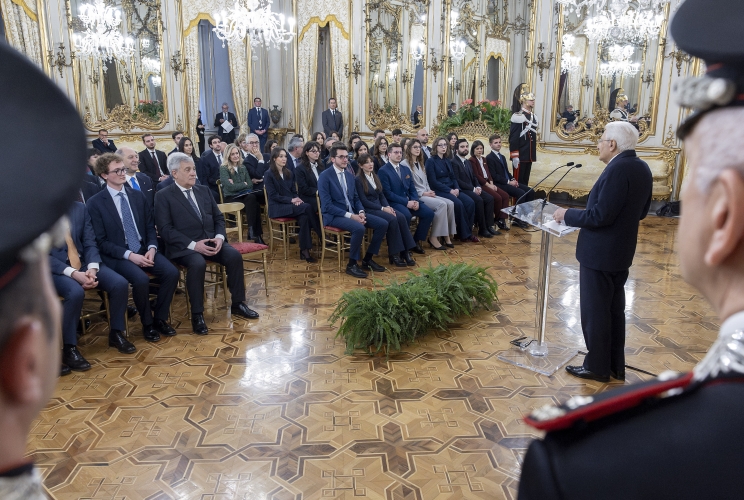 Il Presidente Sergio Mattarella rivolge il suo indirizzo di saluto in occasione dell'incontro con i vincitori del concorso per Segretari di Legazione – Corso “Boris Biancheri Chiappori”