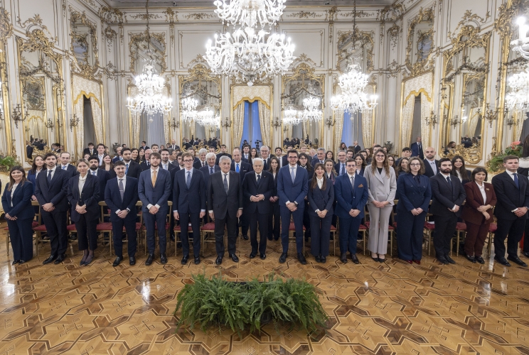 Il Presidente Sergio Mattarella al termine dell'incontro con i vincitori del concorso per Segretari di Legazione – Corso “Boris Biancheri Chiappori”