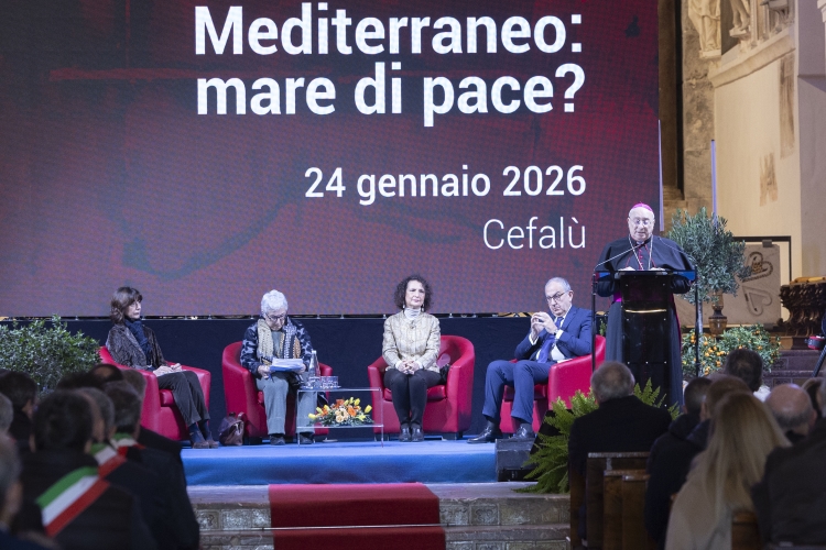 Il Presidente della Repubblica Sergio Mattarella e la Sig.ra Laura in occasione del convegno dal titolo "Mediterraneo: Mare di Pace?" 
