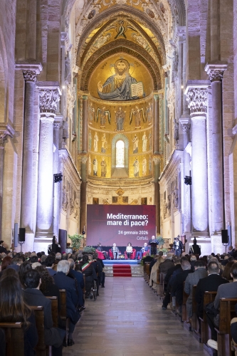 Il Presidente della Repubblica Sergio Mattarella e la Sig.ra Laura in occasione del convegno dal titolo "Mediterraneo: Mare di Pace?" 
