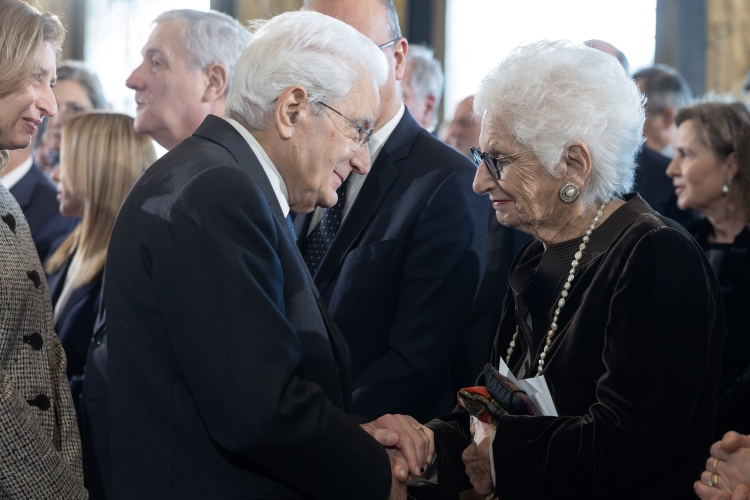 Il Presidente Sergio Mattarella saluta la Senatrice a vita Liliana Segre, in occasione della celebrazione del “Giorno della Memoria” al Quirinale
