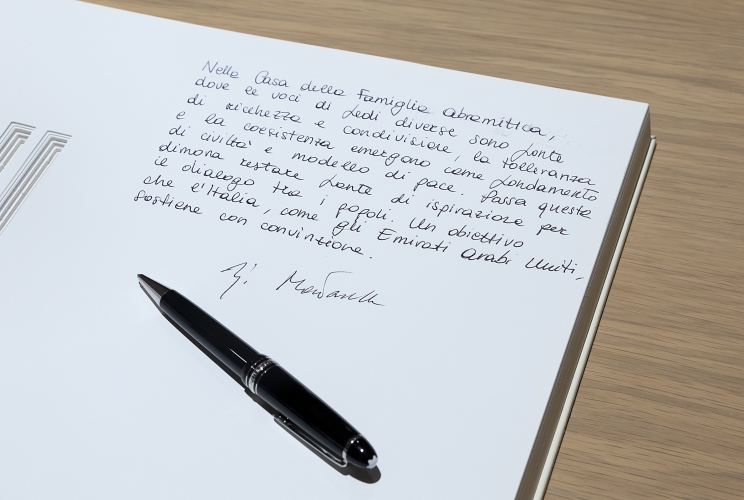 La dedica del Presidente della Repubblica Sergio Mattarella al termine della visita alla Casa Famiglia Abramitica  