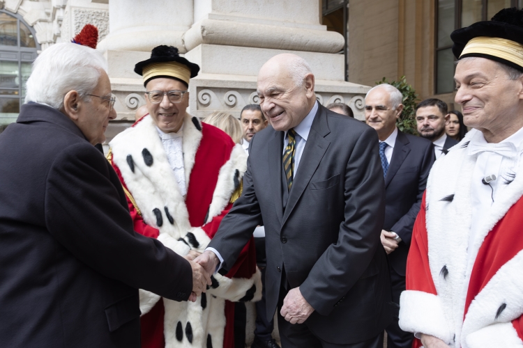 Il Presidente Mattarella accolto da Carlo Nordio, Ministro della Giustizia – Rappresentante di Governo, da Pasquale D’Ascola, Primo Presidente della Corte Suprema di Cassazione, e da Pietro Gaeta, Procuratore generale presso la Corte Suprema di Cassazione, in occasione dell’Assemblea generale della Corte Suprema di Cassazione per l’inaugurazione dell’anno giudiziario 2026 e per la relazione sull’amministrazione della giustizia nell’anno 2025
