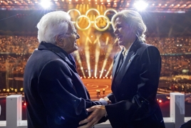Il Presidente della Repubblica Sergio Mattarella con la Presidente del CIO al termine  della cerimonia di apertura dei Giochi Olimpici Invernali Milano Cortina 2026
