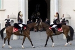 Cambio della Guardia solenne con lo schieramento e lo sfilamento del Reggimento Corazzieri e della Fanfara del IV Reggimento Carabinieri a cavallo