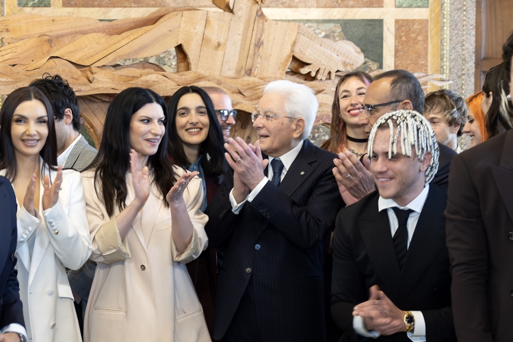 Il Presidente della Repubblica, Sergio Mattarella, incontra i partecipanti della 76^ edizione del Festival di Sanremo, accompagnati dal Conduttore e Direttore Artistico, Carlo Conti, e dalla Co-conduttrice Laura Pausini
