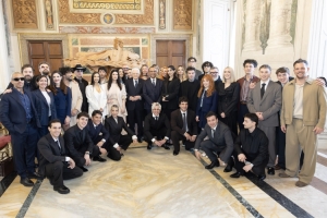 Il Presidente della Repubblica, Sergio Mattarella, incontra i partecipanti della 76^ edizione del Festival di Sanremo, accompagnati dal Conduttore e Direttore Artistico, Carlo Conti, e dalla Co-conduttrice Laura Pausini.


