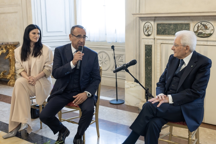 Il Presidente della Repubblica, Sergio Mattarella, incontra i partecipanti della 76^ edizione del Festival di Sanremo, accompagnati dal Conduttore e Direttore Artistico, Carlo Conti, e dalla Co-conduttrice Laura Pausini.
