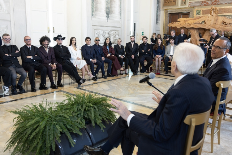 Il Presidente della Repubblica, Sergio Mattarella, incontra i partecipanti della 76^ edizione del Festival di Sanremo, accompagnati dal Conduttore e Direttore Artistico, Carlo Conti, e dalla Co-conduttrice Laura Pausini.
