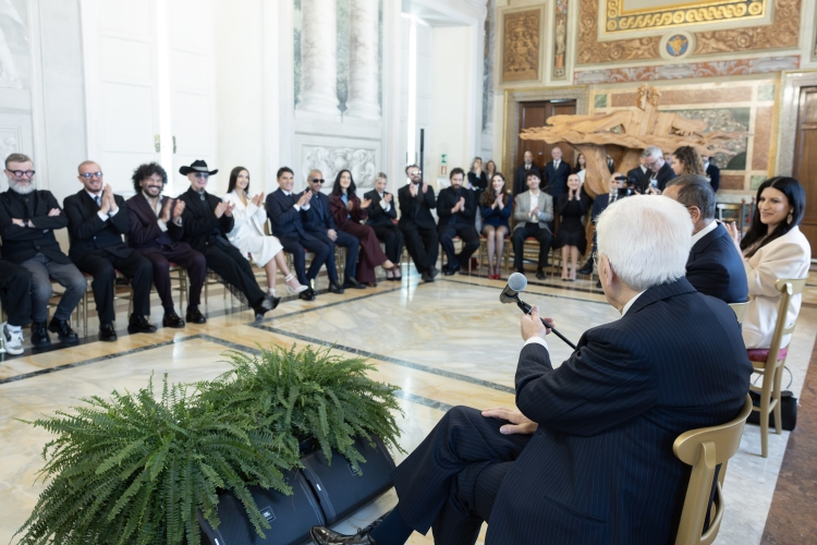 Il Presidente della Repubblica, Sergio Mattarella, incontra i partecipanti della 76^ edizione del Festival di Sanremo, accompagnati dal Conduttore e Direttore Artistico, Carlo Conti, e dalla Co-conduttrice Laura Pausini.
