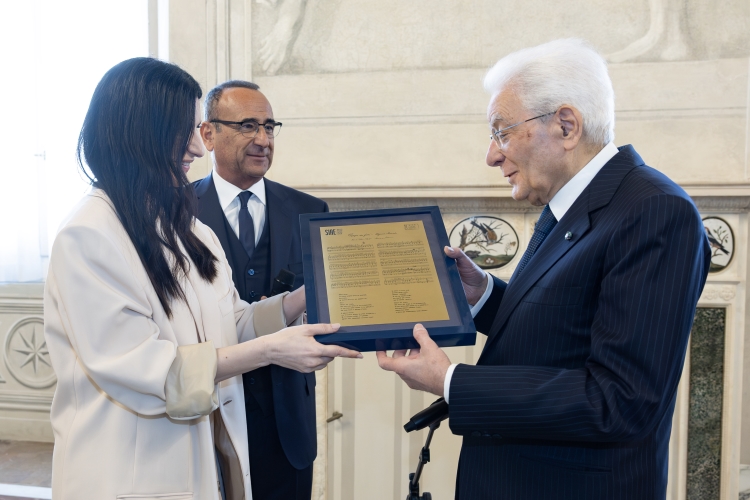 Il Presidente della Repubblica, Sergio Mattarella, incontra i partecipanti della 76^ edizione del Festival di Sanremo, accompagnati dal Conduttore e Direttore Artistico, Carlo Conti, e dalla Co-conduttrice Laura Pausini.
