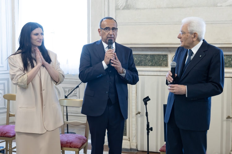 Il Presidente della Repubblica, Sergio Mattarella, incontra i partecipanti della 76^ edizione del Festival di Sanremo, accompagnati dal Conduttore e Direttore Artistico, Carlo Conti, e dalla Co-conduttrice Laura Pausini.
