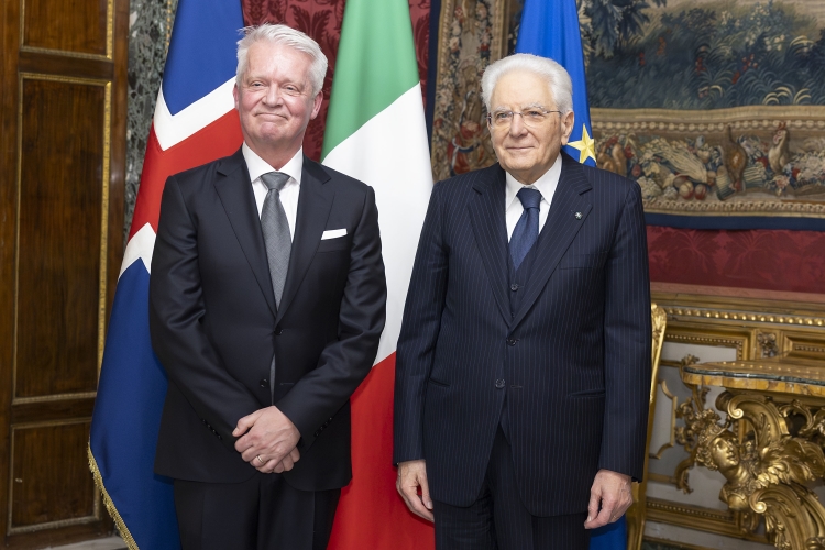 Il Presidente della Repubblica, Sergio Mattarella con S.E Sig. Guðmundur Árnason, Ambasciatore della Repubblica d’Islanda 