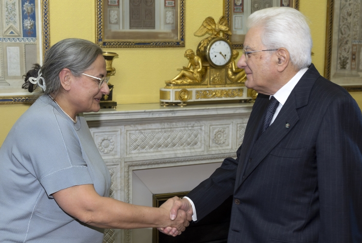 Il Presidente Sergio Mattarella accoglie Francesca Baldo, Presidente Respirando APS, in occasione dell'incontro con una delegazione dell'Associazione Respirando - Associazione famiglie bambini medicalmente complessi