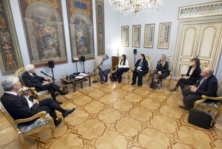 Il Presidente Sergio Mattarella con  Francesca Baldo, Presidente Respirando APS, in occasione dell'incontro con una delegazione dell'Associazione Respirando - Associazione famiglie bambini medicalmente complessi