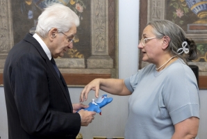 Il Presidente Sergio Mattarella con  Francesca Baldo, Presidente Respirando APS, in occasione dell'incontro con una delegazione dell'Associazione Respirando - Associazione famiglie bambini medicalmente complessi
