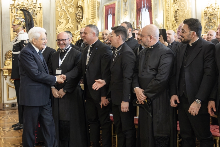 Il Presidente della Repubblica Sergio Mattarella incontra una delegazione dell’Ordinariato Militare per l’Italia in occasione del centenario di fondazione
