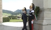 Il Presidente Sergio Mattarella depone una corona al Sacrario Militare in occasione del centenario della Prima Guerra Mondiale