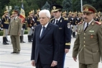 Il Presidente Mattarella depone una corona al Monumento del Milite Ignoto